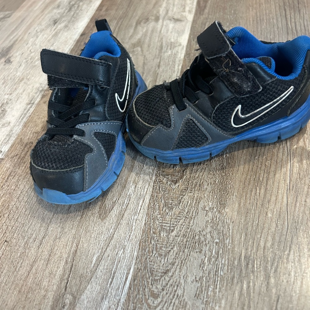 Nike Kids Black and Blue Sneakers with Velcro